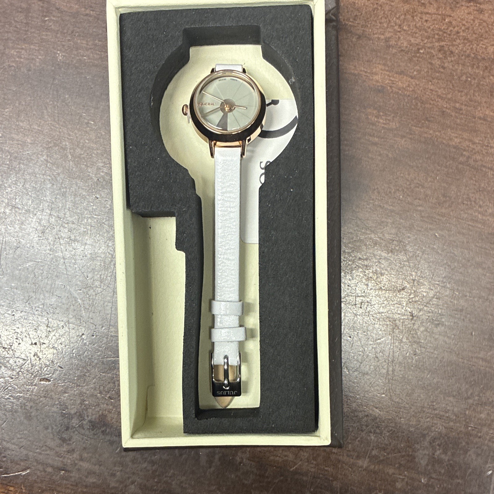 RORIOS Women’s Analog Quartz Silver Dial Rose Gold Case White Leather Strap Box