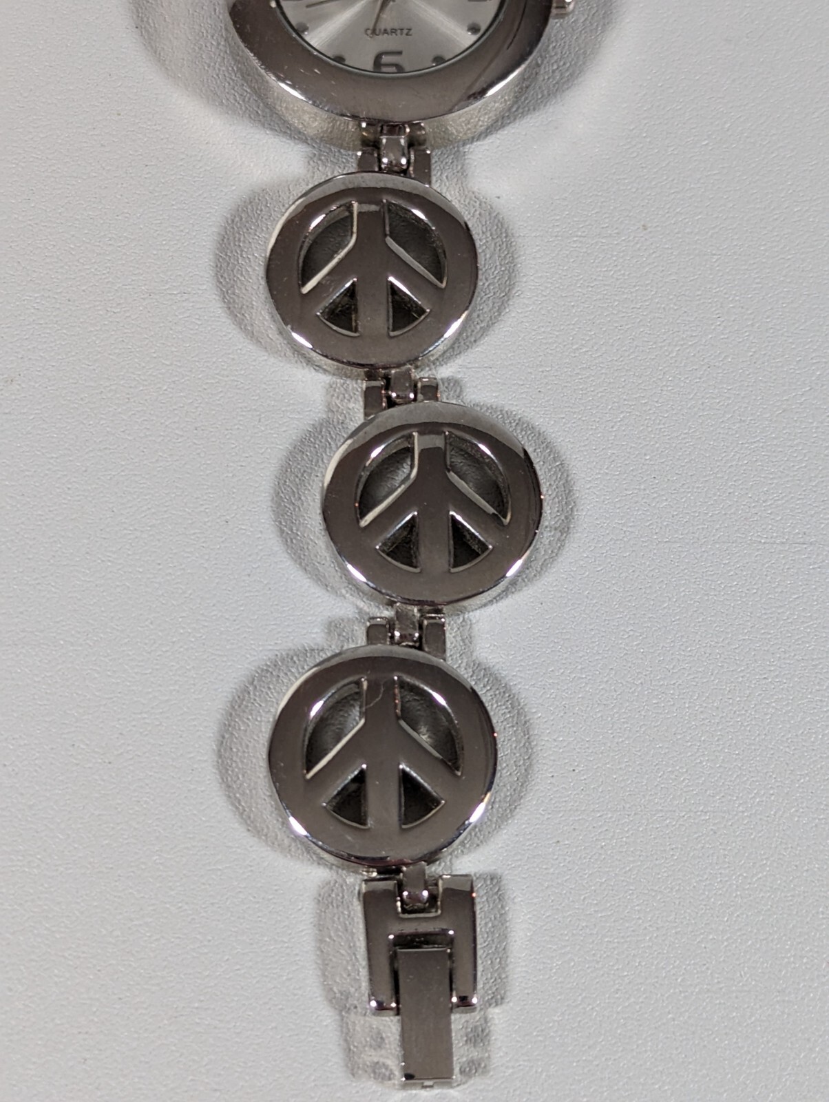 Kessaris Silver Tone Dial Round Case Peace Sign Link Bracelet Band Watch 7.5 In.