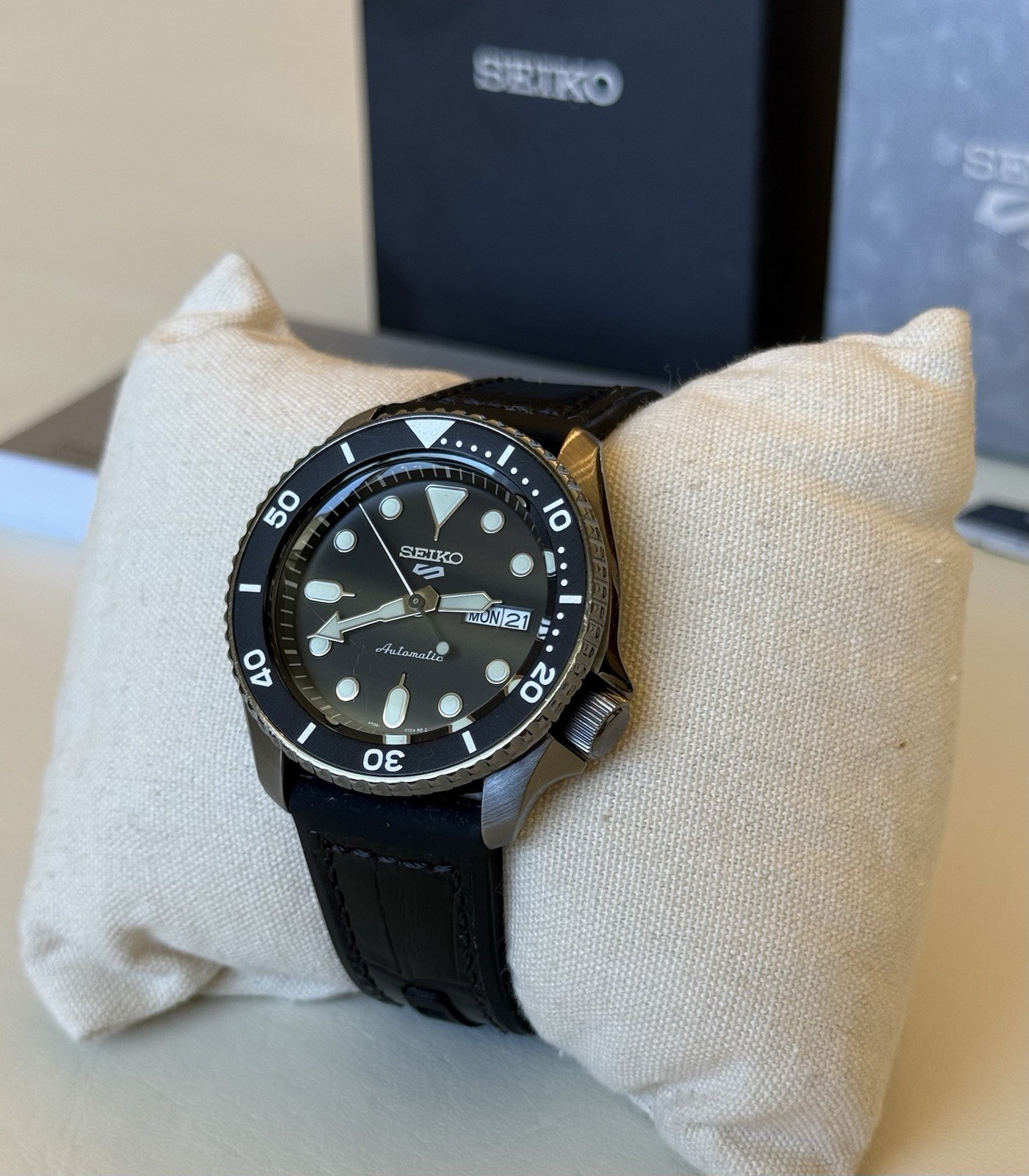 SEIKO MENS 5 SPORT SKX AUTOMATIC WATCH SRPD65K3 BLACK DIAL- PRE OWNED