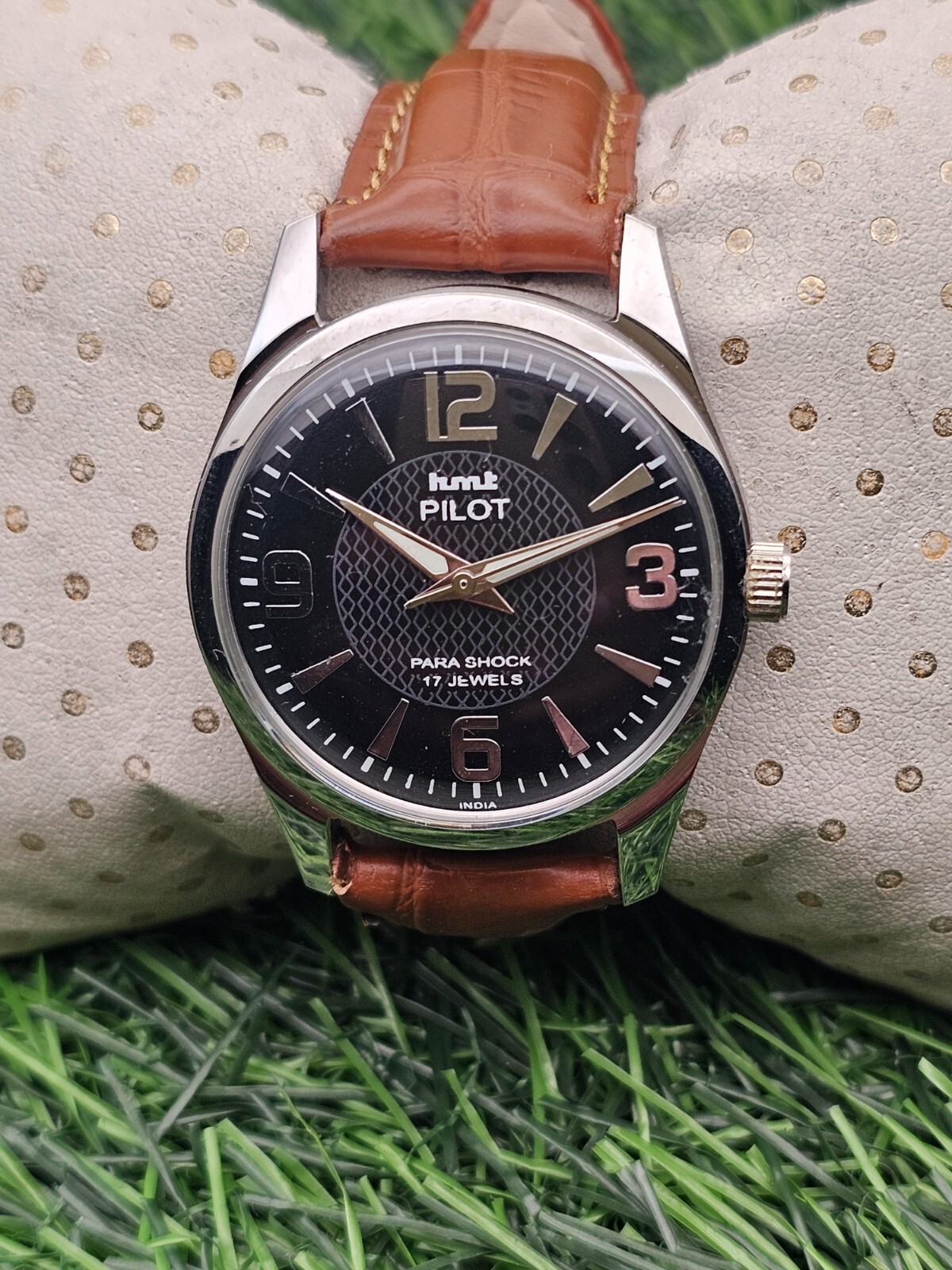 Beautiful Mens HMT Pilot Parashock Mechanical Wind 17J Watch Black Dial