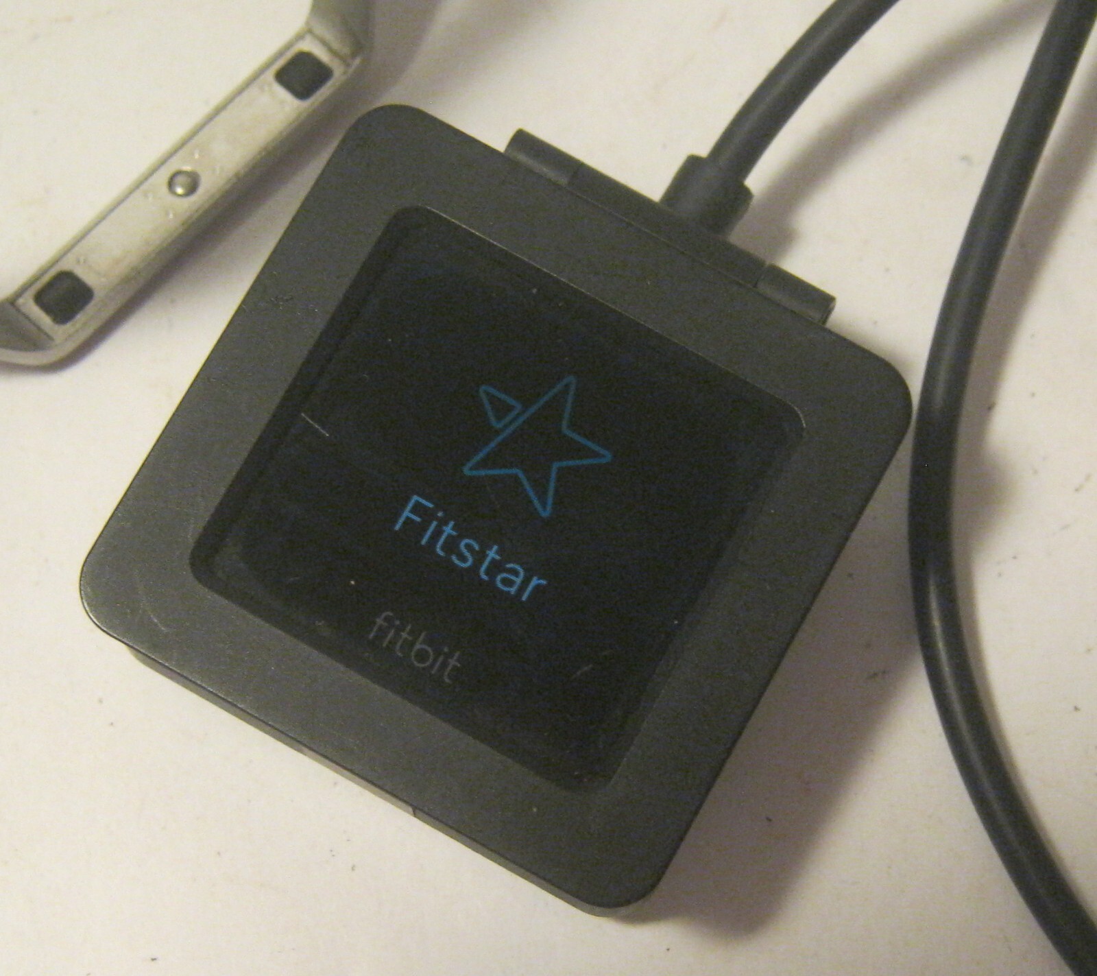 Blue Tooth CLASSIC Smart Watch with Black Rubber Band & Charger WORKS!! NR!!