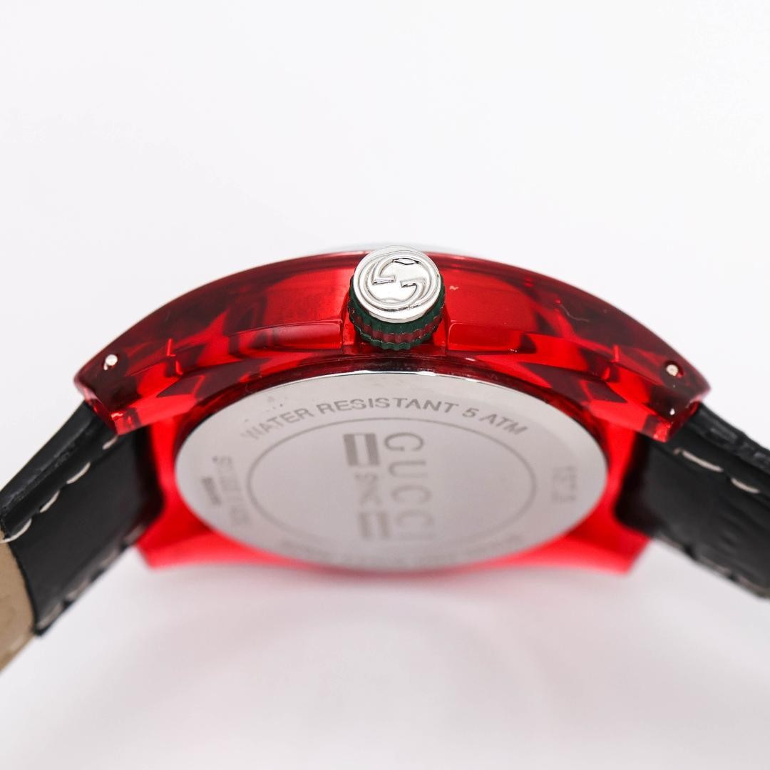 GUCCI Sync 137.3 Red Date Quartz Watch