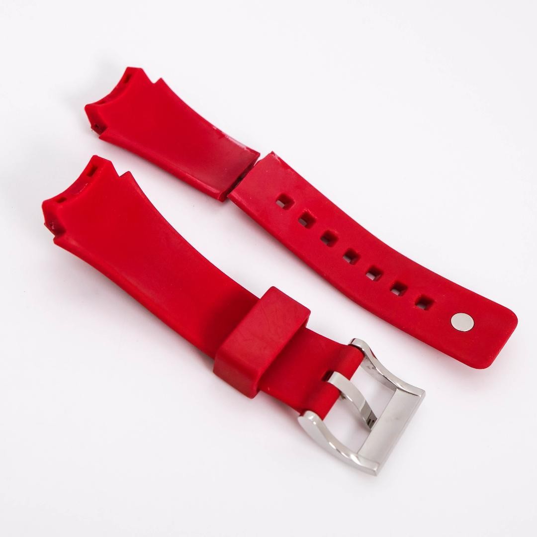 GUCCI Sync 137.3 Red Dial Quartz Watch Excellent Condition