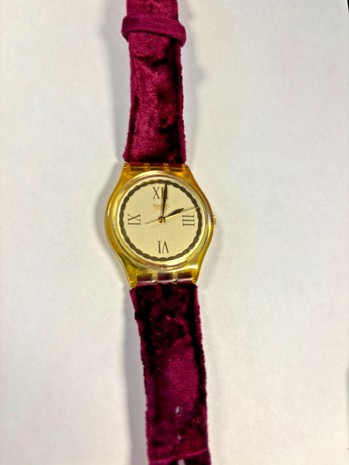 Vintage 1995 Swatch Watch SAINT VELOURS GK203 Gold Dial Purple Velvet Strap CASE