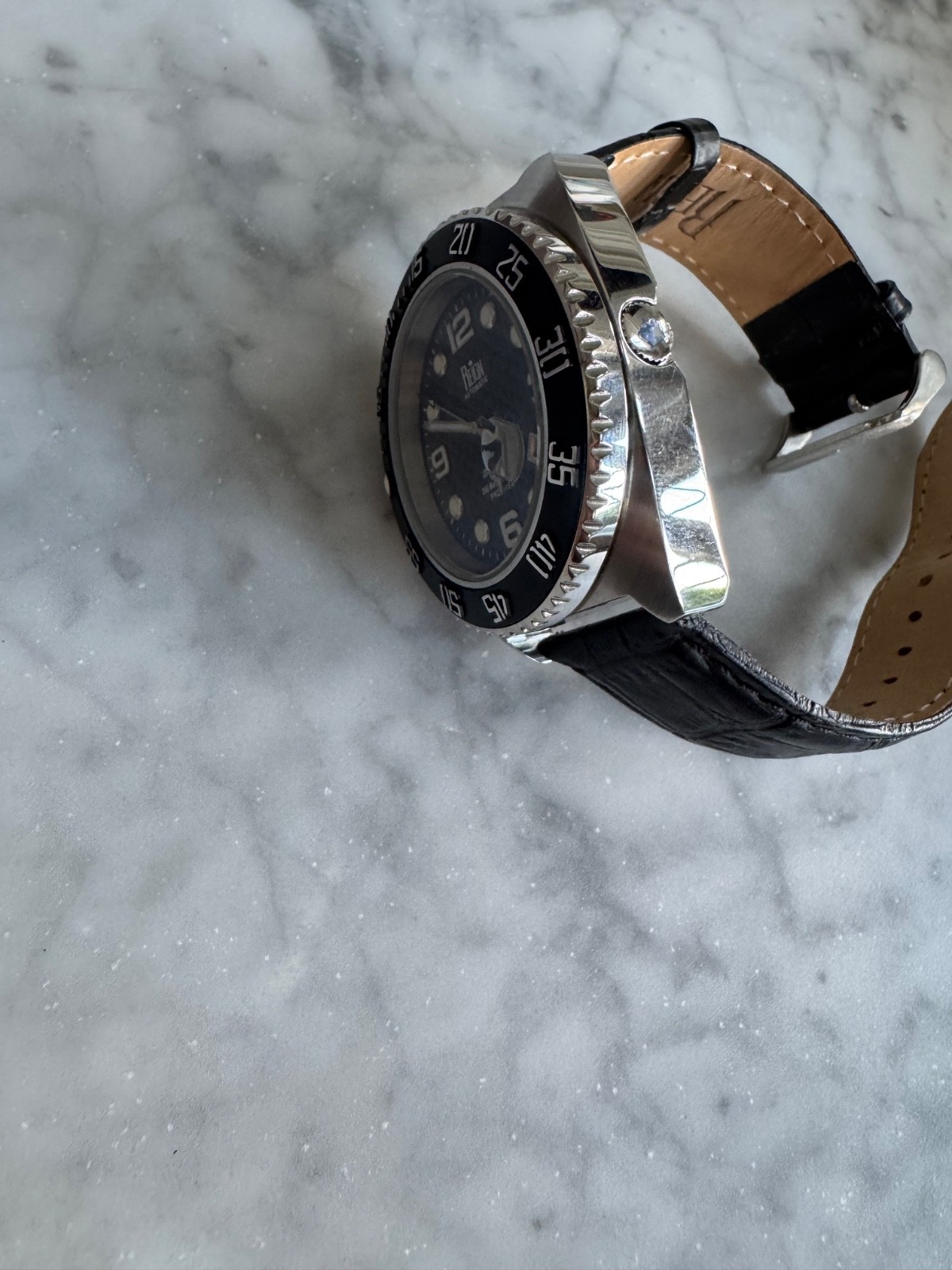 REIGN QUENTIN AUTOMATIC DIVER 20 ATM BLACK AND SILVER WITH CARBON FIBER DIAL