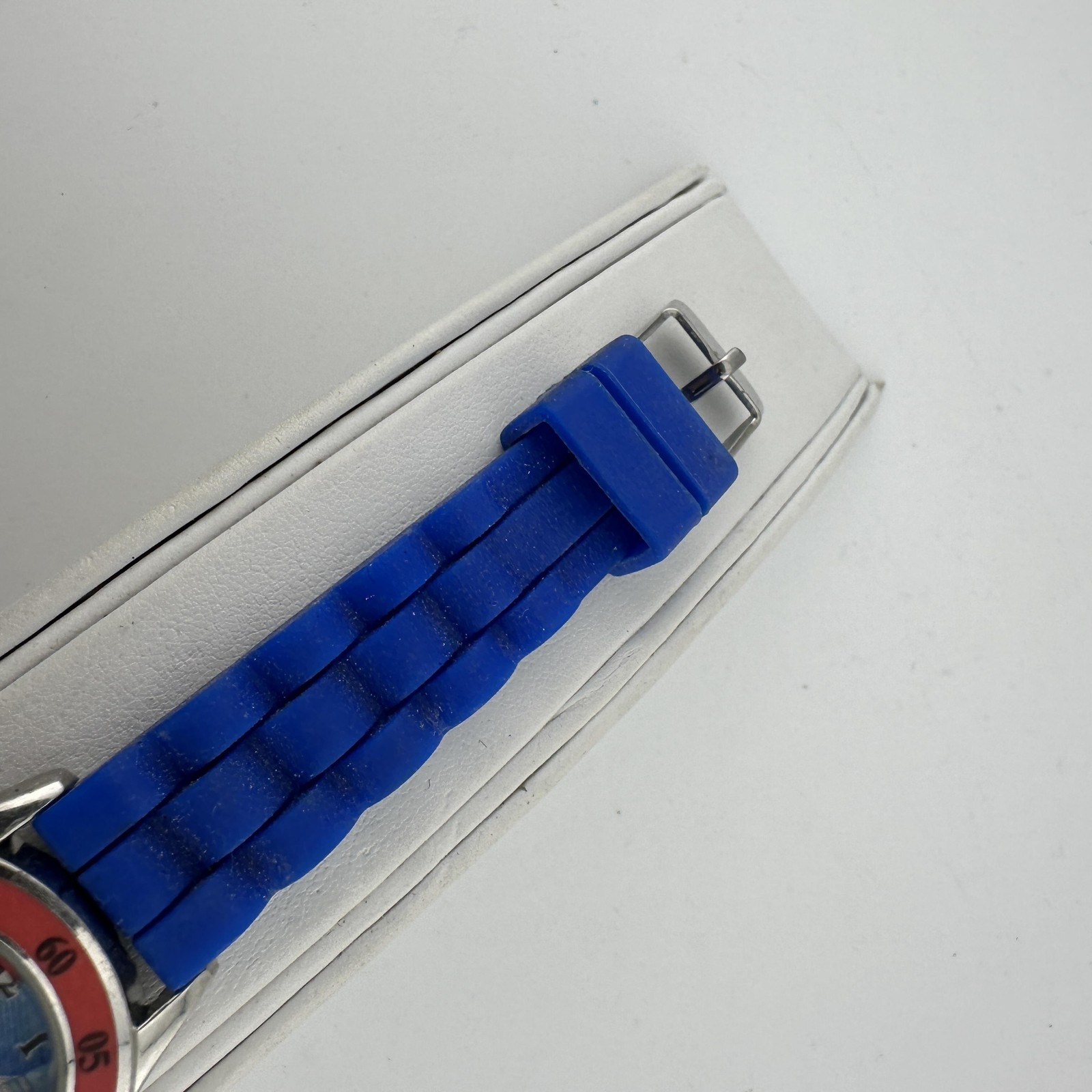 Marvel Boys Watch 33mm Multicolor Dial Silver Case Blue Silicone Strap