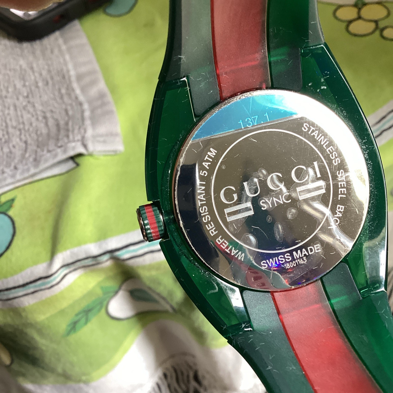 Gucci Sync Quartz Date Green Dial Green/Red Rubber Strap 46mm 50m w/Box need bat