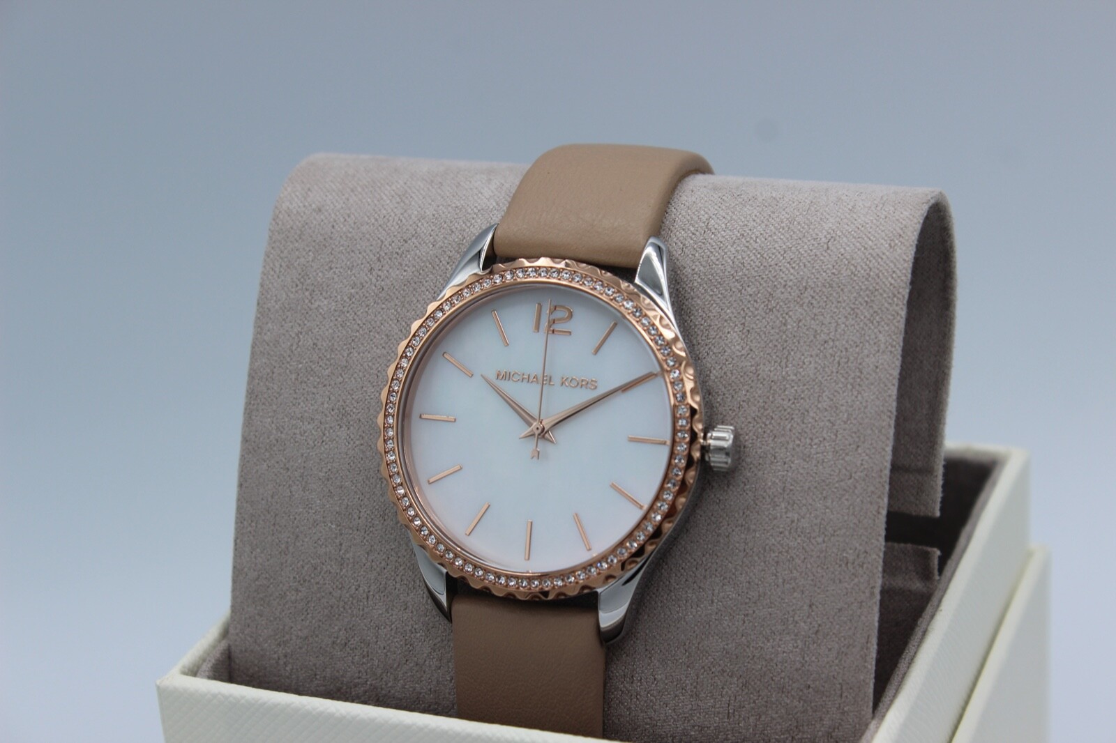 NEW AUTHENTIC MICHAEL KORS LAYTON SILVER BROWN LEATHER MOP WOMEN’S MK2910 WATCH