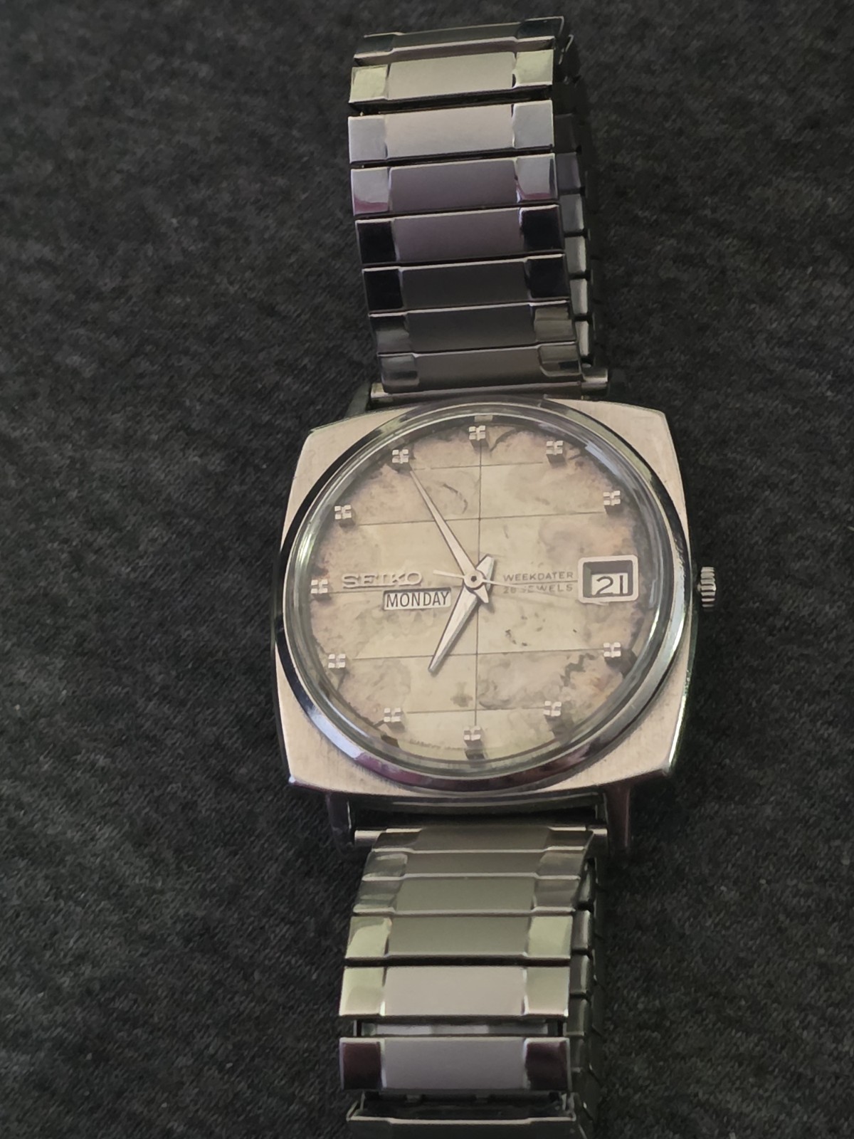 Vintage SEIKO Day Date JAPAN 6106-8030 SEA LION M88 25 JEWELS WORKS WELL