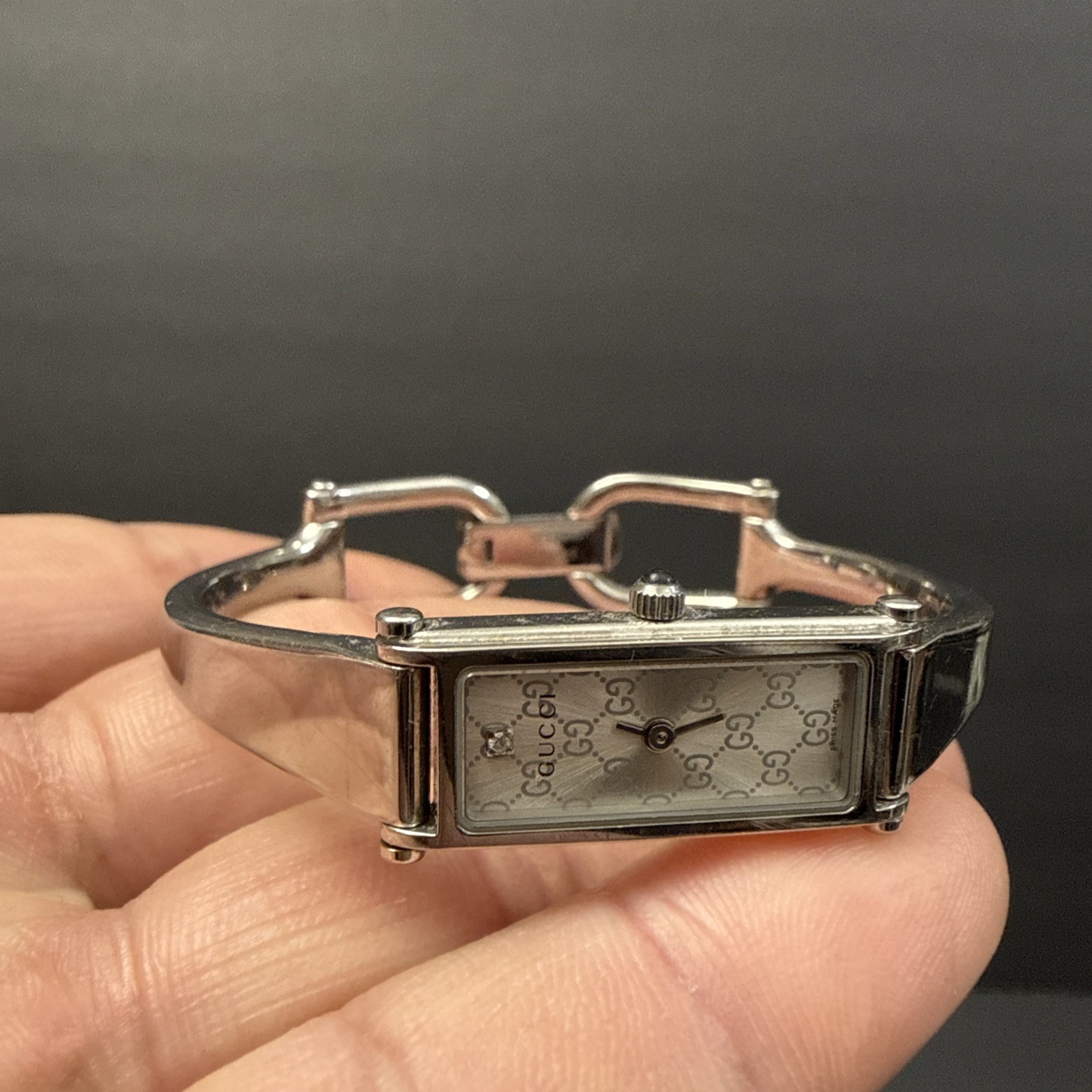 Gucci 1500L Diamond Silver Dial Bangle Women’s Quartz Watch -RUNS-PLS READ DESC.