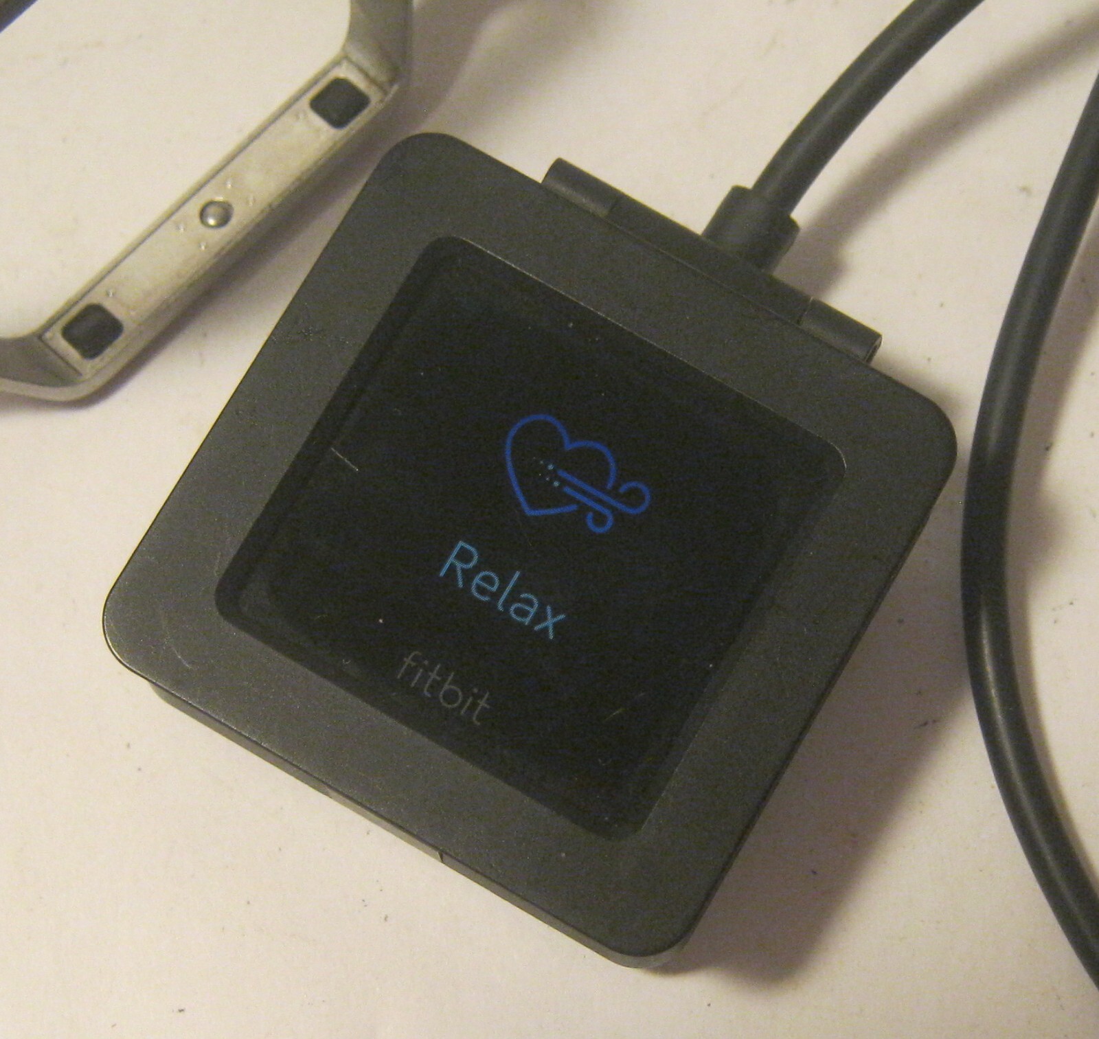 Blue Tooth CLASSIC Smart Watch with Black Rubber Band & Charger WORKS!! NR!!