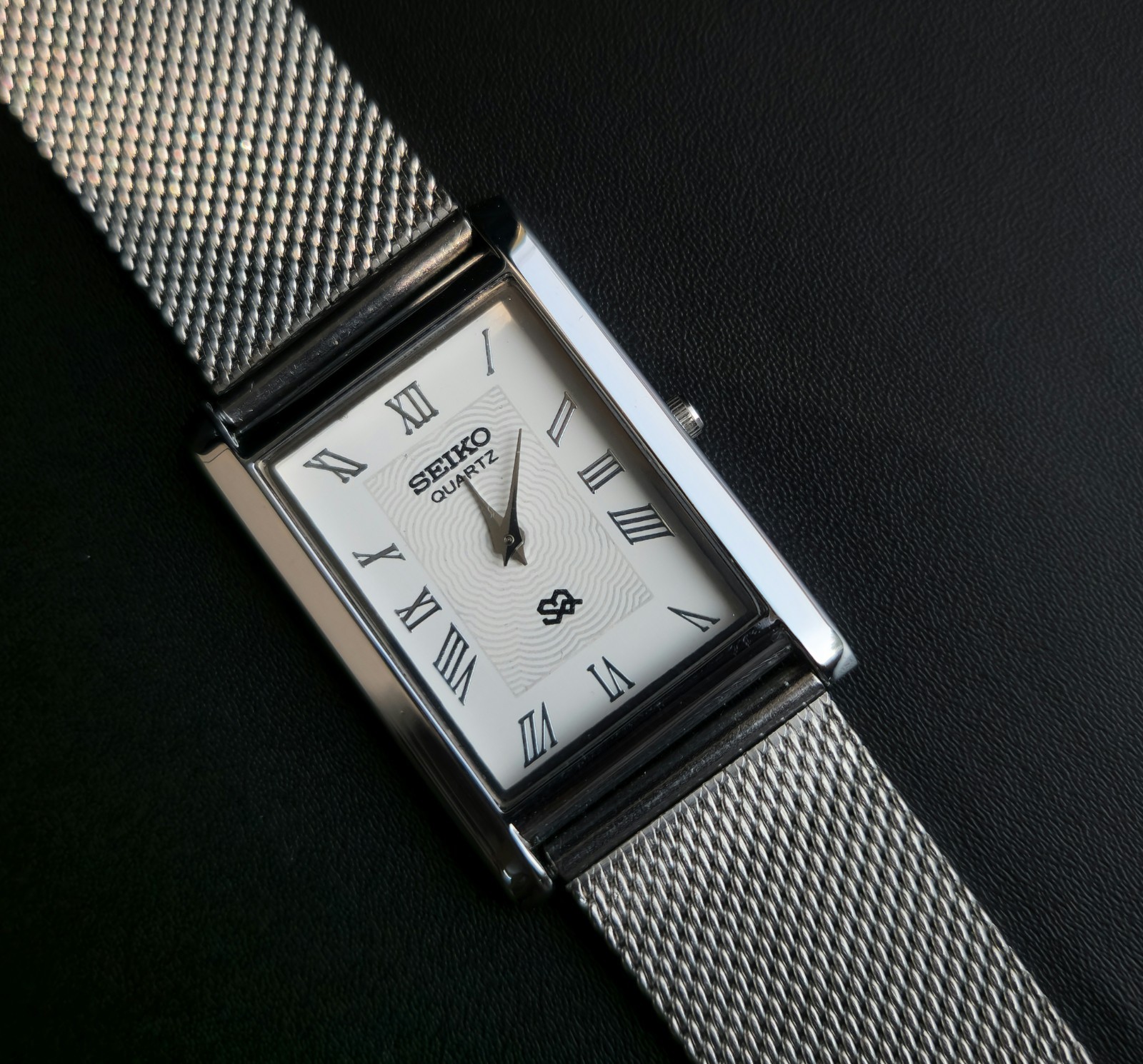 Vintage Seiko Slim Tank Quartz Men White Face Dress Watch-Free DDP Shipping