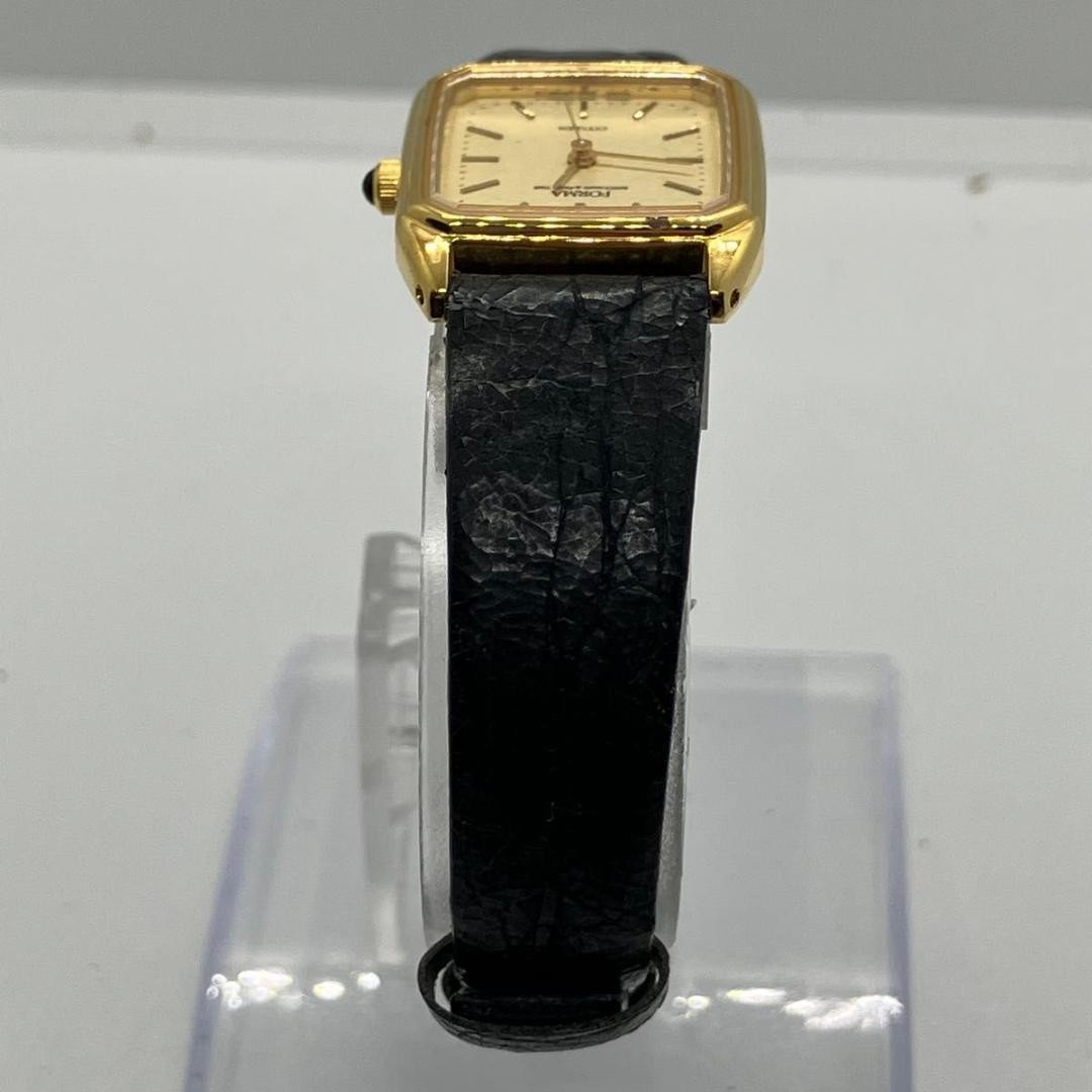 Excellent condition, fully functional FORMA women’s watch, gold, square, qua