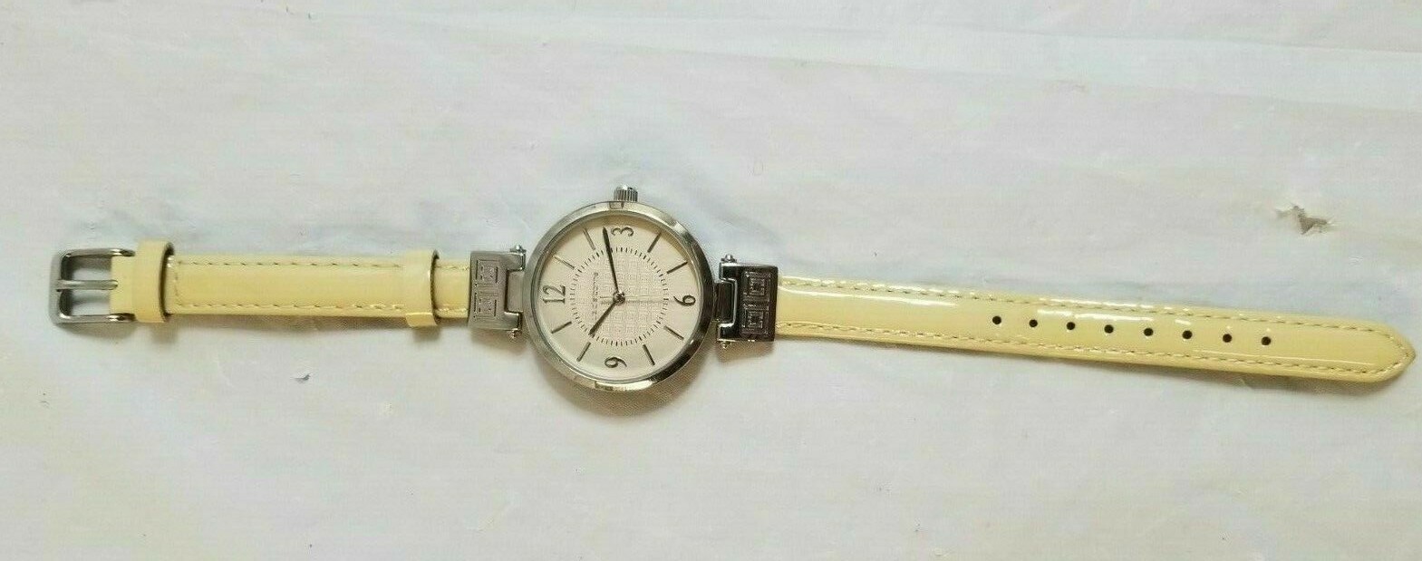 LIZ CLAIBORNE LC1014 Lady’s Watch Yellow Leather Band RUNS but NEEDS BATTERY