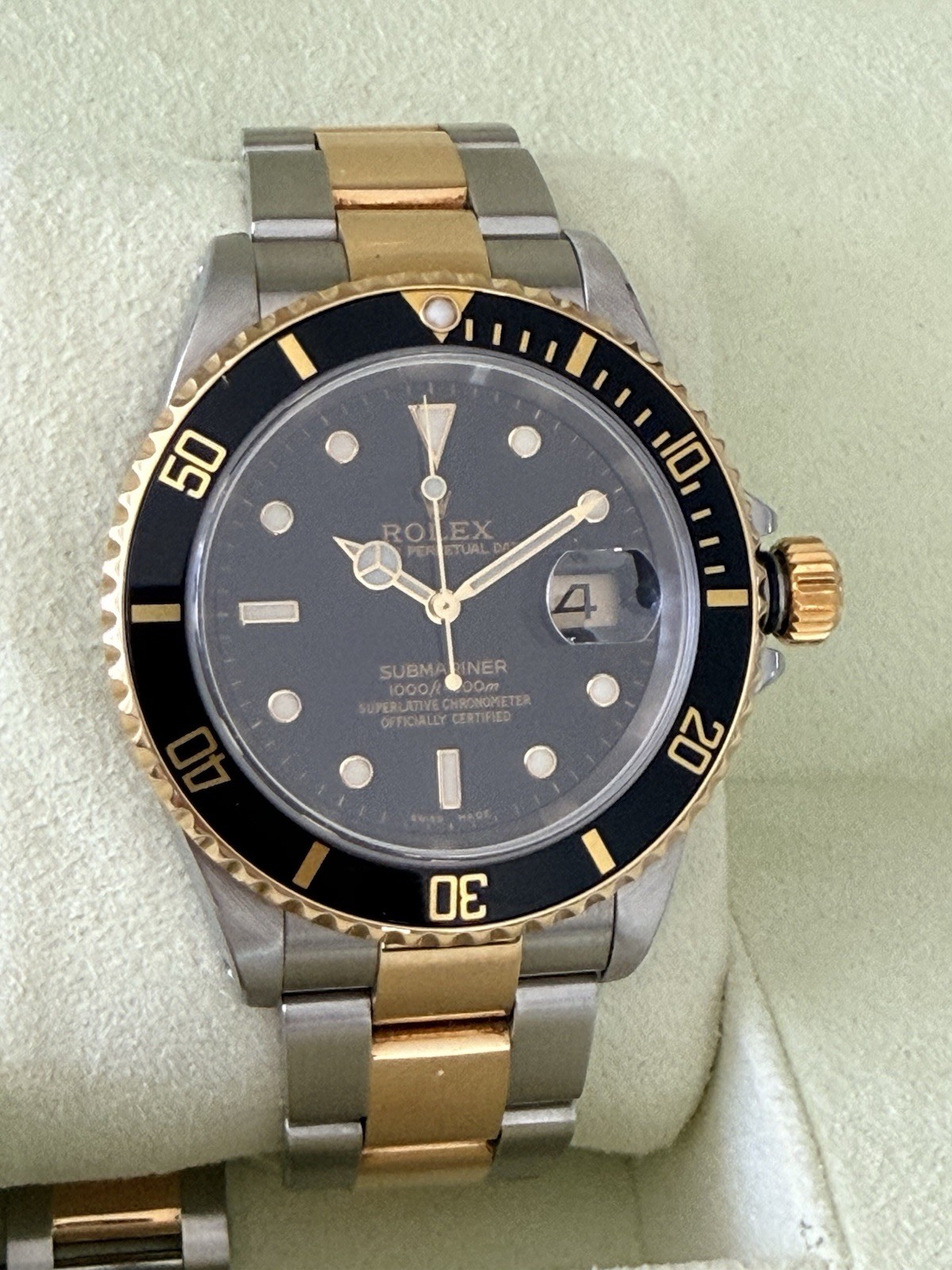 Rolex Submariner Date 40mm 16613 LN Black 18K Two-Tone Yellow Gold Oyster