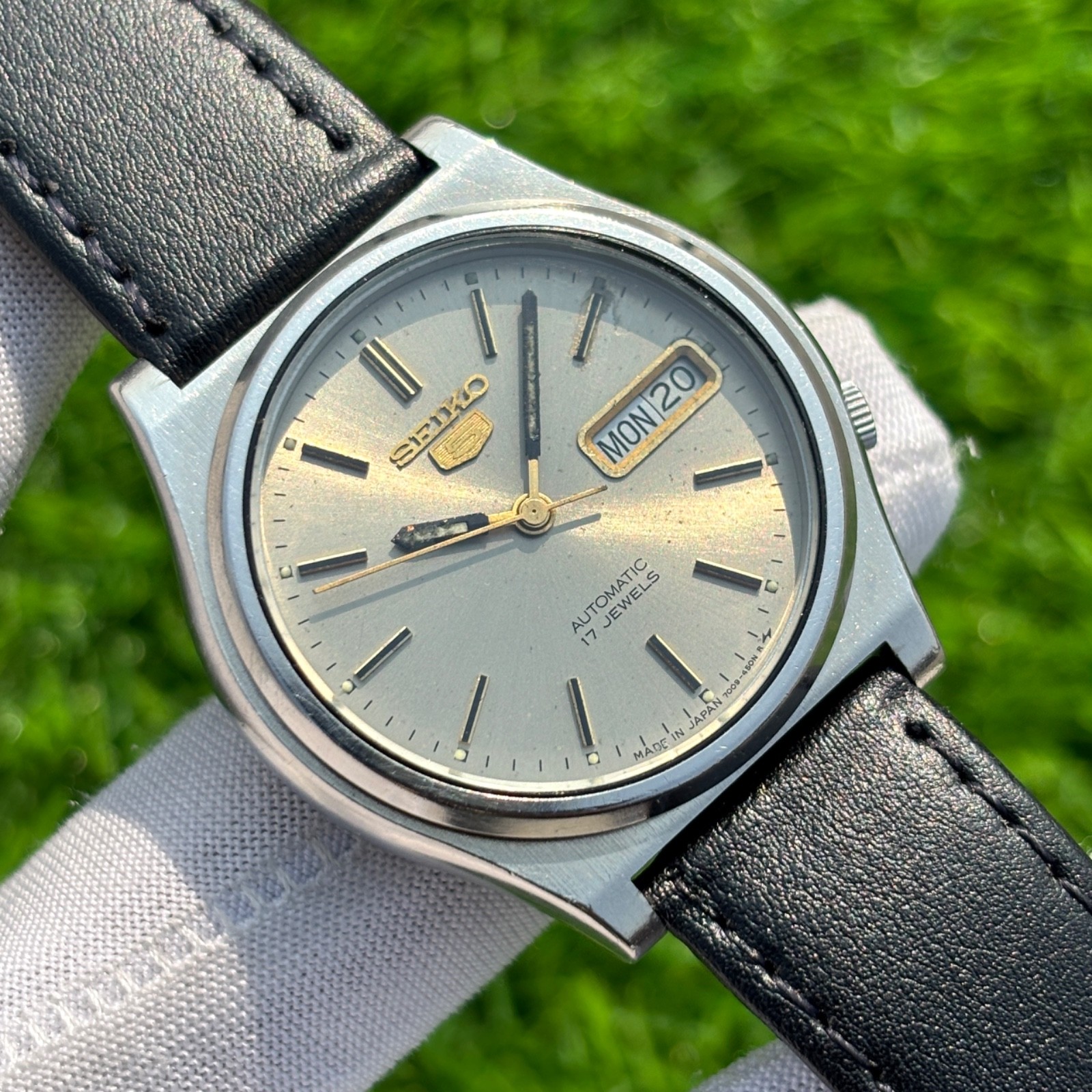 Vintage Seiko 5 Skin Sunburst Dial Automatic Japan Made Men’s Watch 7009-3171