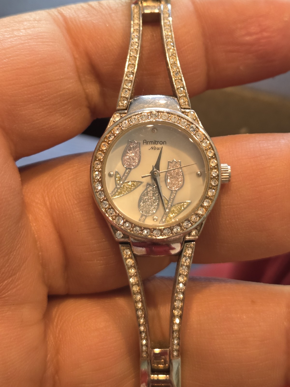 Armitron Glitter Tulip Dial, Silver Tone, 75/3713SV 6.7″ VGUC New Battery C67