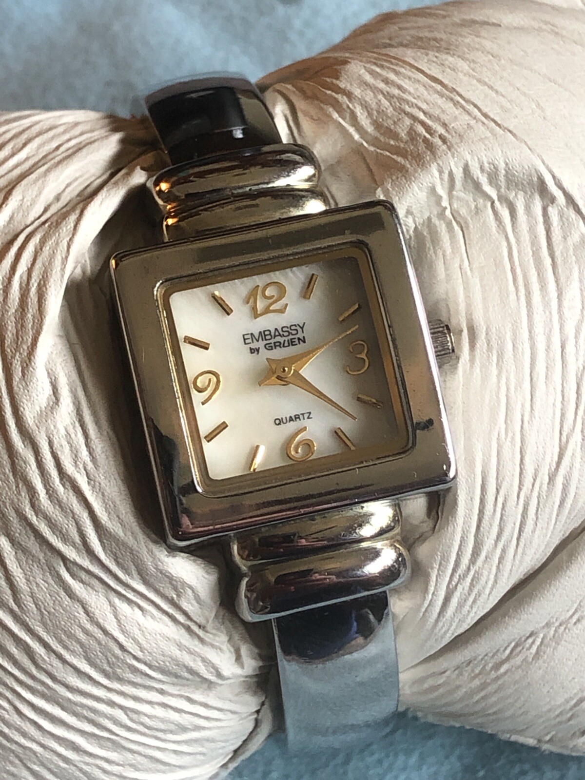 Women’s Embassy by Gruen Cuff watch GEM2247L MOP Face Clean!! New Battery!!