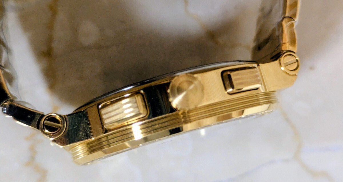[B1Y] Versace Greca Logo Chronograph Gold Dial Men’s Watch VEZ900421 [t5s]
