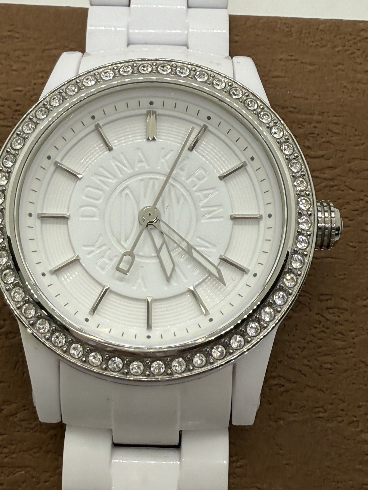 DKNY WHITE POLYURETHANE PLASTIC BOYFRIEND LADY,LOGO DIAL WATCH NY8011