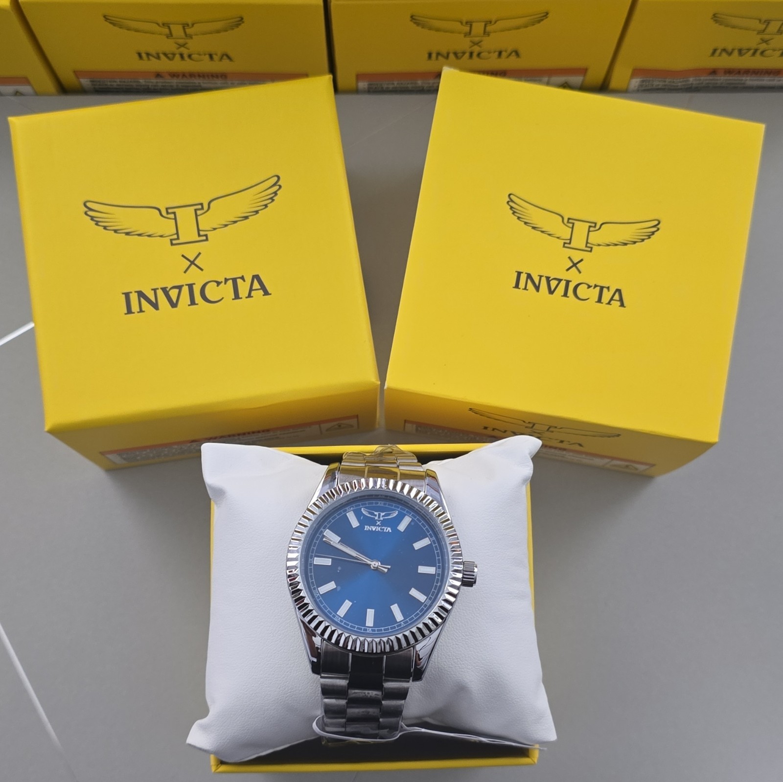 Invicta Men’s Analog Blue Dial Stainless Steel Bracelet Fluted Bezel w/ Box