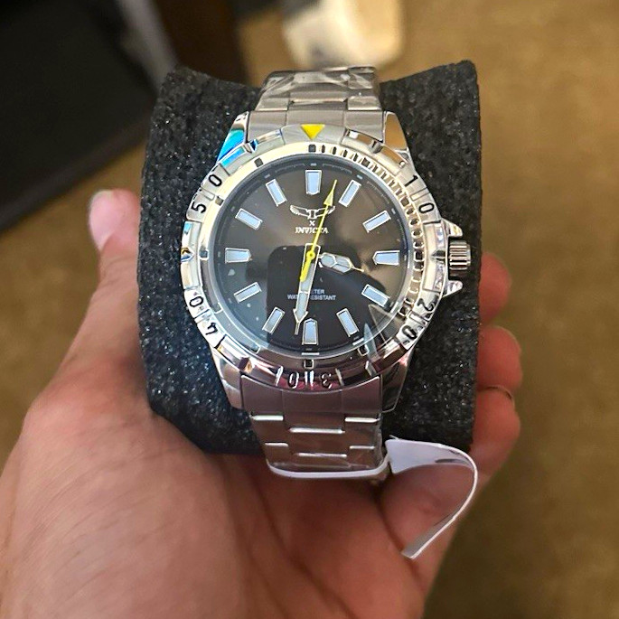 Invicta Men’s Pro Diver Quartz Watch Black Dial SS Bracelet Date 200m Box