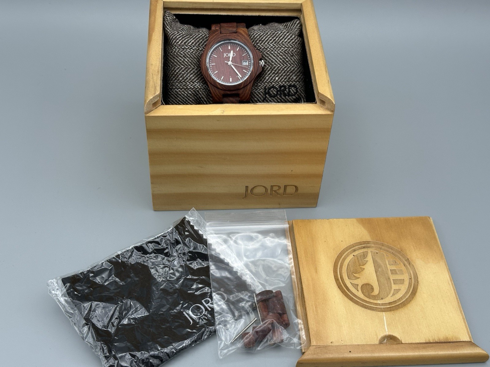 NEW JORD Natural Red Wood Watch Unisex Nature’s Original Timepiece in Box