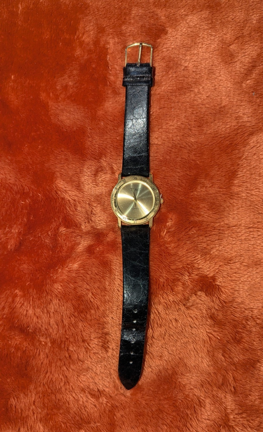 Gold Tone Round Analog Dress Watch Sunburst Gold Dial Black Leather 12-Hour
