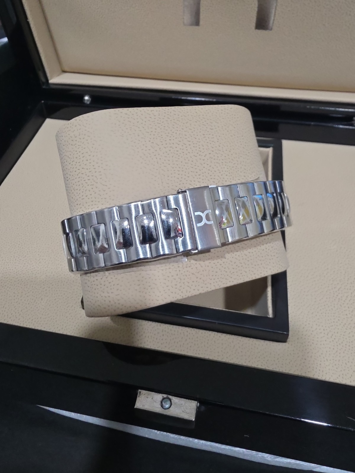 2K watch – Silverstone, Black Dial luxurious timepiece Has Been Authenticated