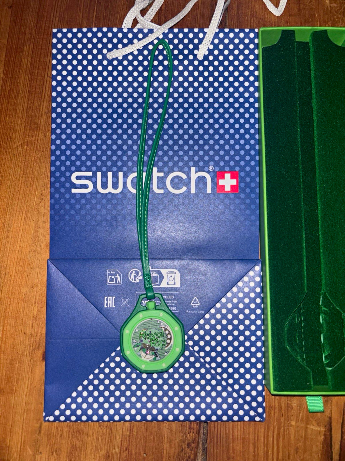 Swatch Royal Pop Green Eight Green Quartz 34mm Rubber Band 30m w/ Box