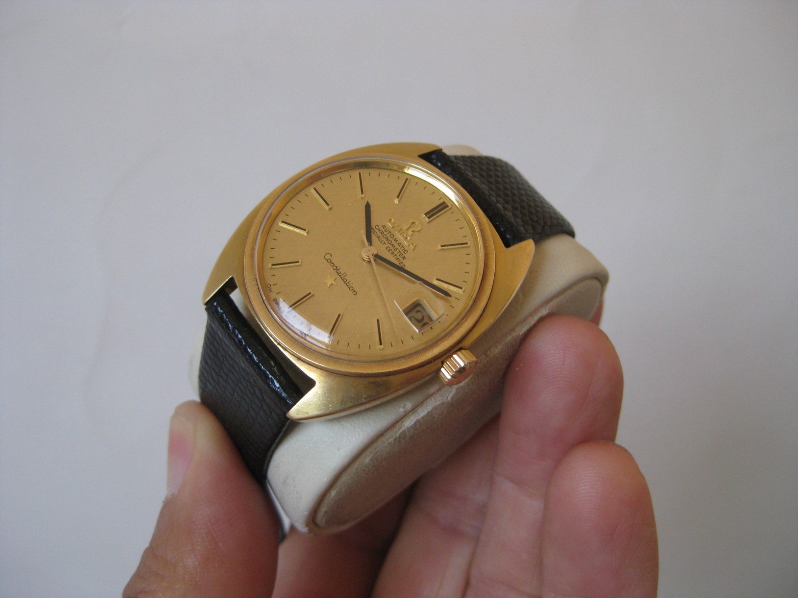 Omega 18K Solid Gold Constellation C Case Texture Linen Dial Watch 35mm Serviced