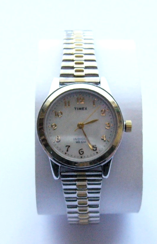 Timex T2M828 Women’s Essex Avenue Two-Tone Stainless Steel Expansion Band Watch