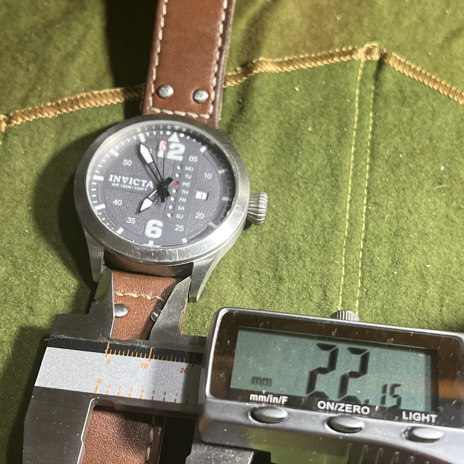I FORCE Invicta 22182 Men Watch gray Face W/ original Leather Band/Day date RUNS