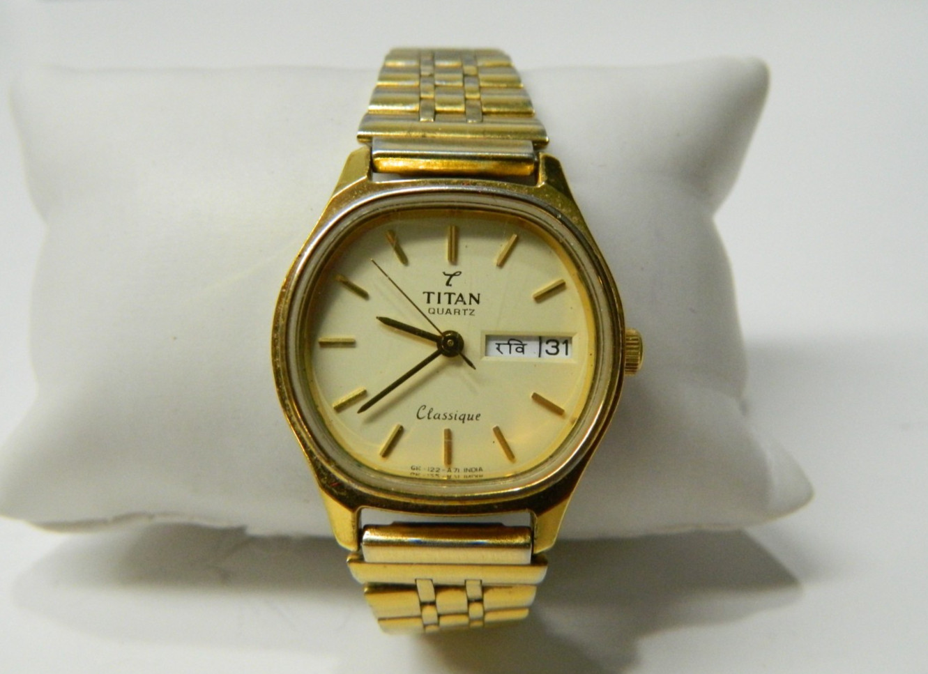 Vintage Gold tone TITAN Classique Women’s Watch GK-122-A71 INDIA