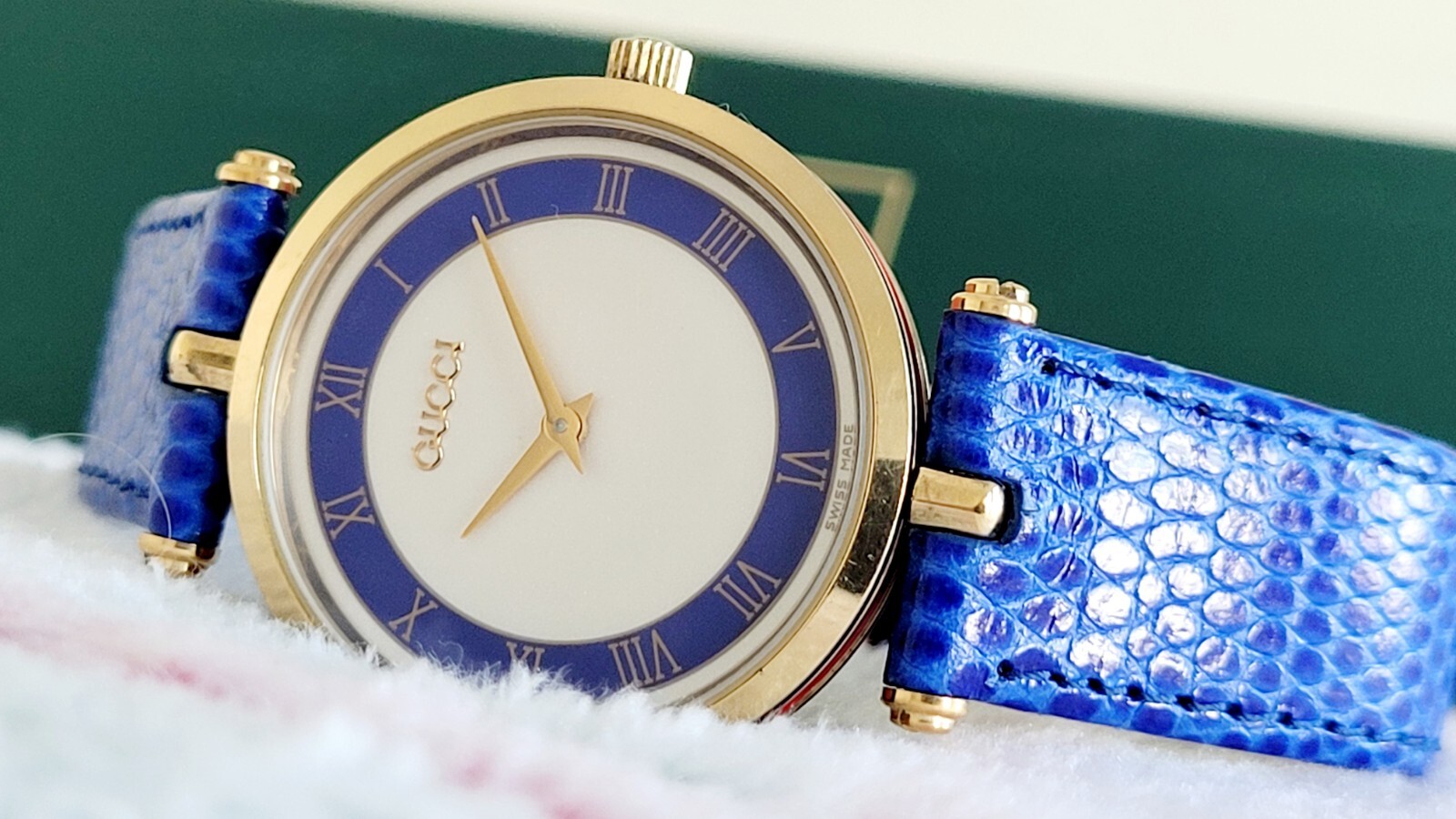 Gucci 2000M,Authentic,Unique,Beautiful,Scratch Free Crystal,One Of A Kind,30 MM.