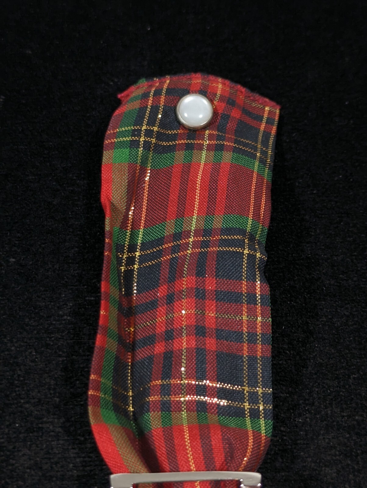Kessaris White Dial Silver Tone Case Christmas Red Green Cloth Band Watch 7.5 In