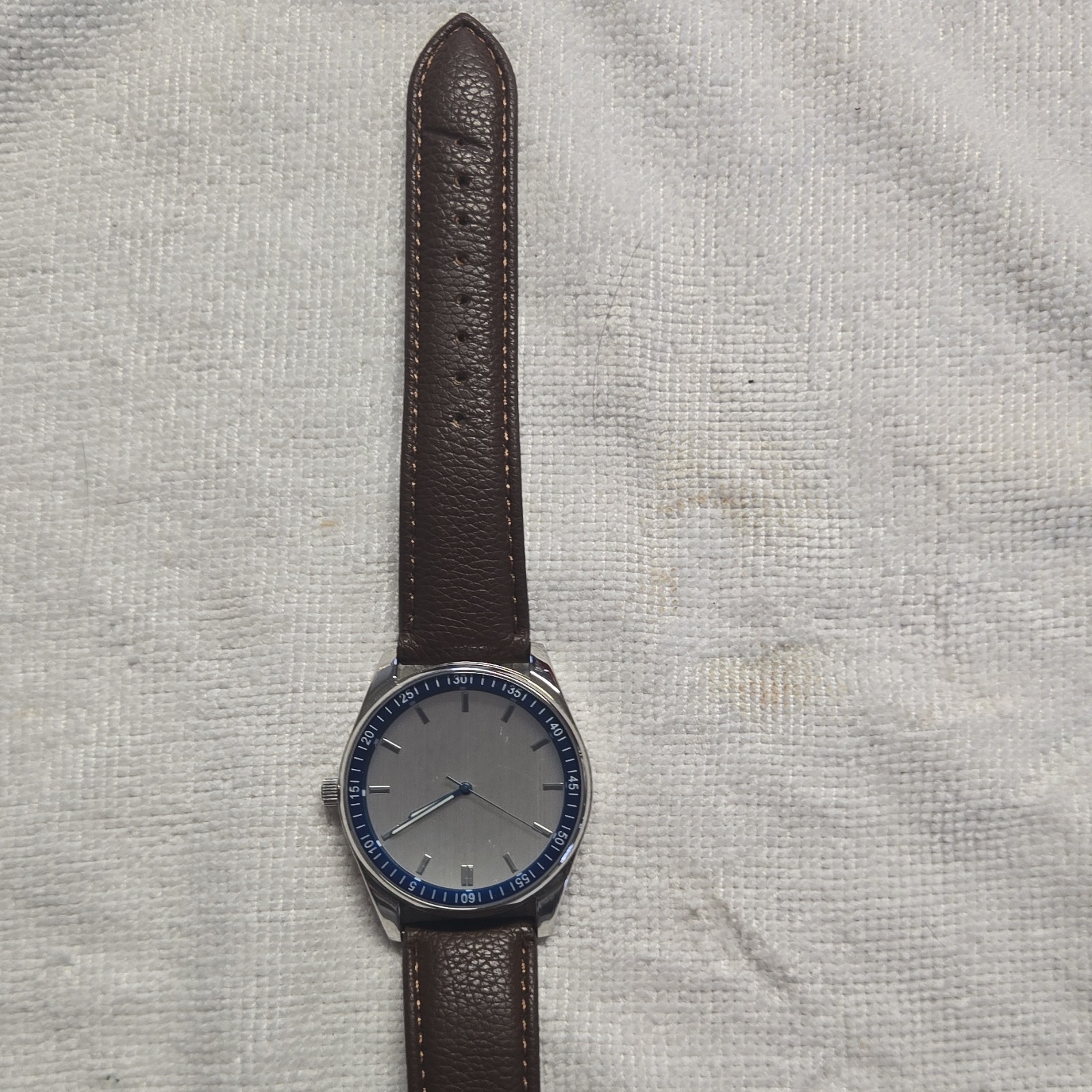 Insignia Quartz Analog 30m Gray/Blue Dial Brown Leather Strap 40-43.9mm