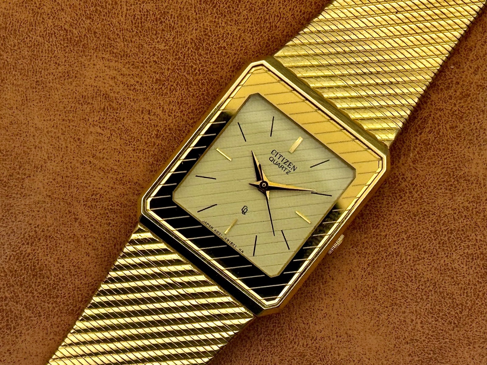 Vintage 1995 Citizen Quartz 4031-90649-Y Gold Tank Style Diamond Dial Mesh Brace