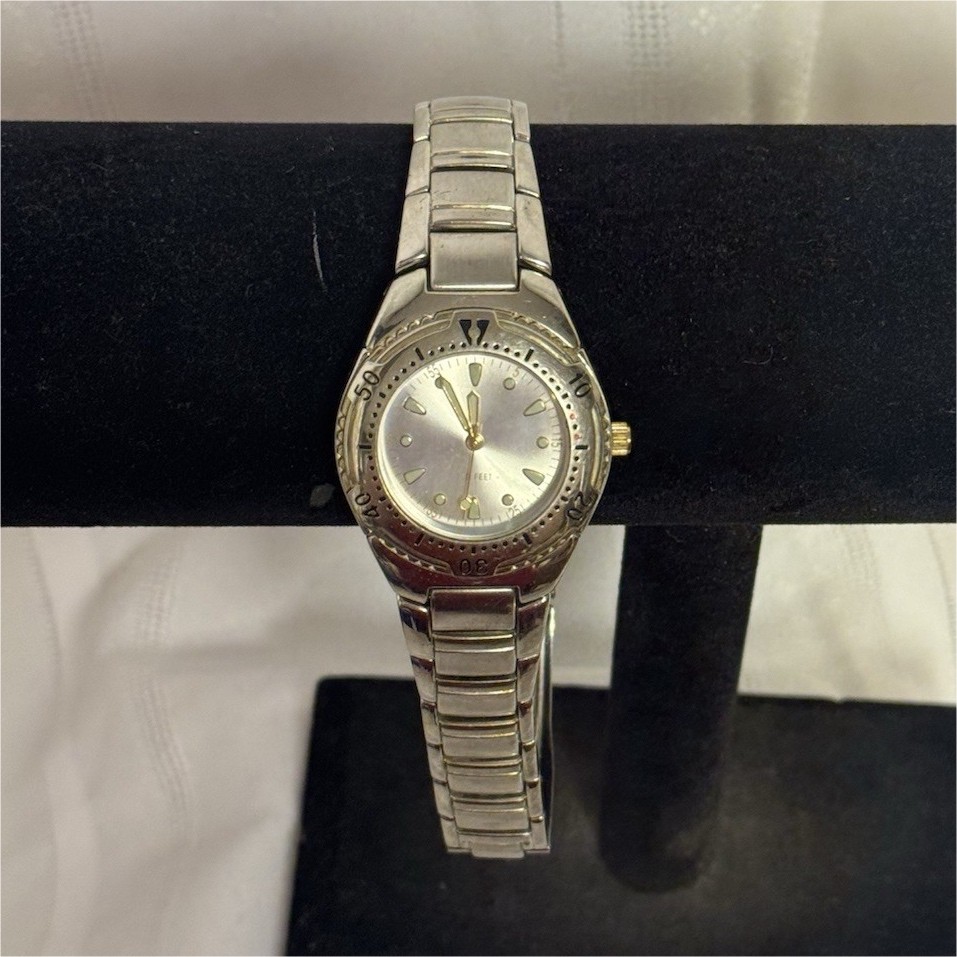 pop Women’s Silver Tone Quartz Analog Watch Metal Bracelet Fold-Over Clasp