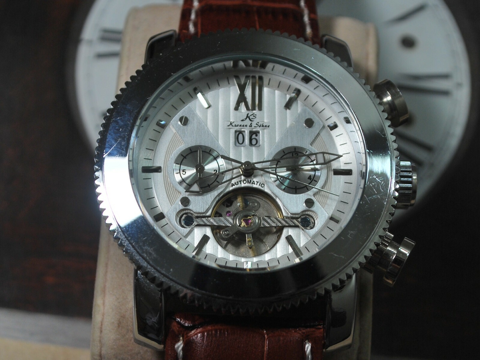 Nice Kzonen & Sohen Triple Date Day Month S.S. Men’s Automatic Watch