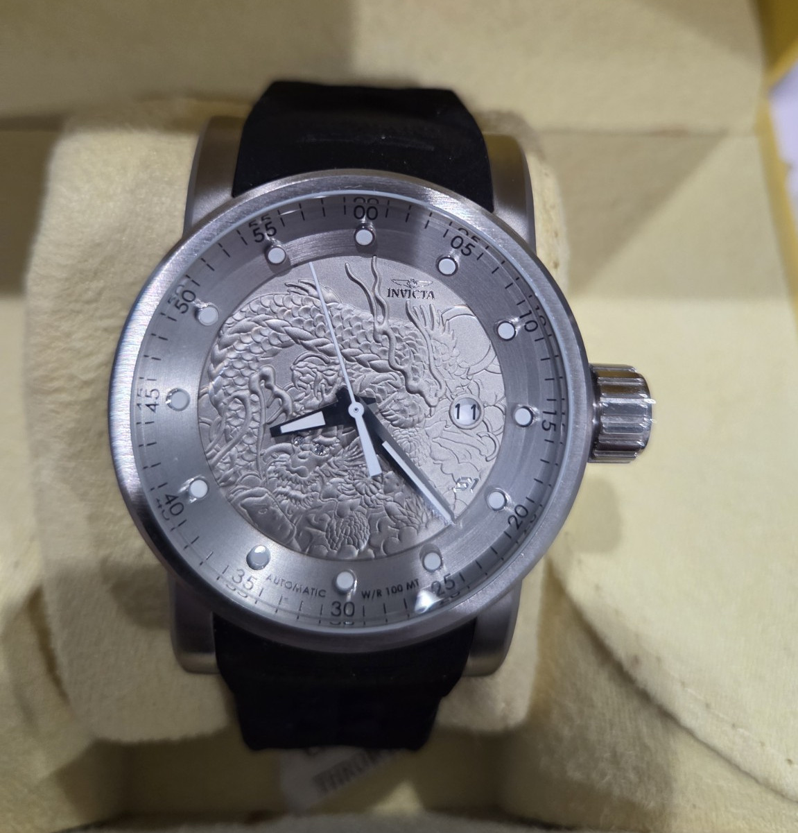 Invicta Yakuza Men’s Automatic 48mm Silver Dragon Dial Date Box 100m