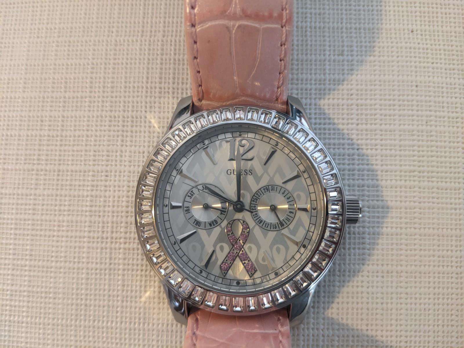 Guess 11542L1 Breast Cancer Awareness – made in japan ***Needs Battery***