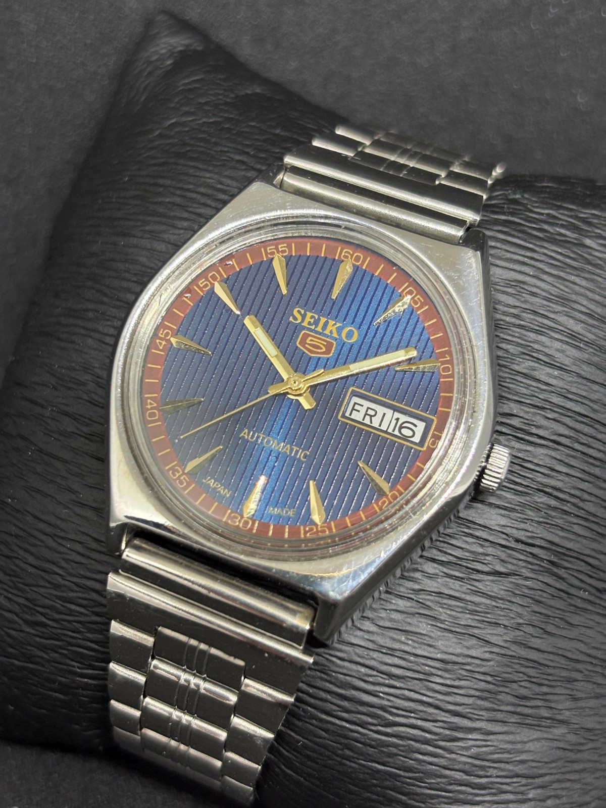 Vintage Seiko 5 Automatic Day/Date Japanese Men’s Wrist Watch