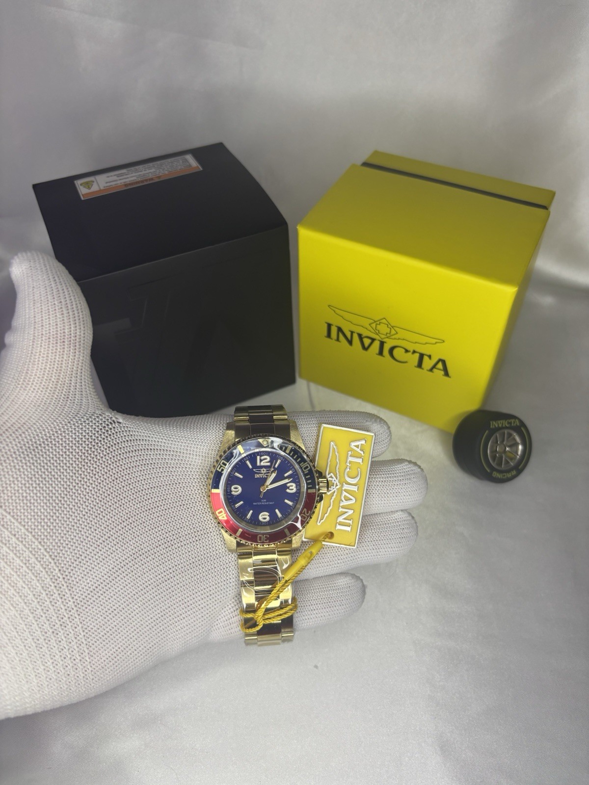 Invicta Pro Diver 41mm Pepsi bezel Blue face gold bracelet