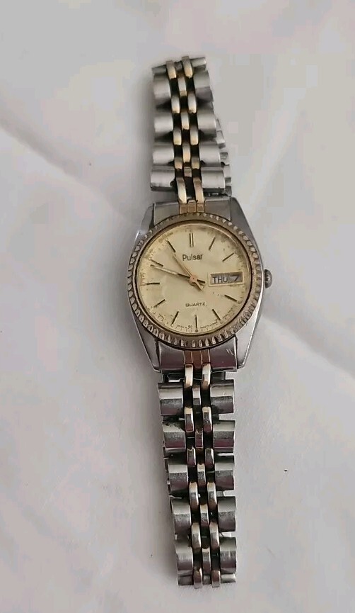 PULSAR v248 0020 TWO TONE Base Metal Bezel Stainless Steel Quartz Watch VINTAGE