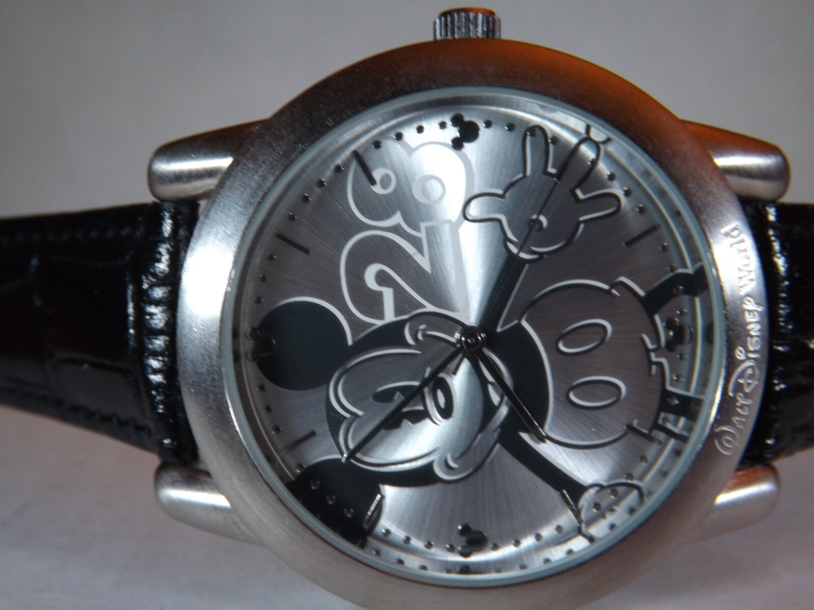 Disney Parks Mens Vintage Mickey Mouse Watch (Limited Release)-1928-VVHTF-New