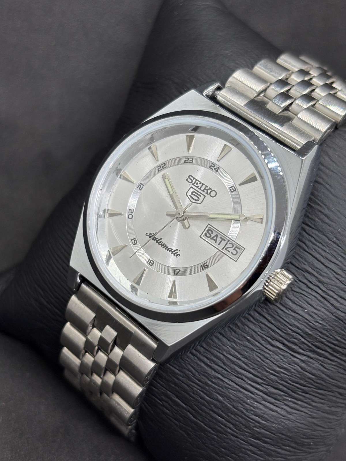 Vintage Seiko 5 Automatic Day/Date Japanese Men’s Wrist Watch