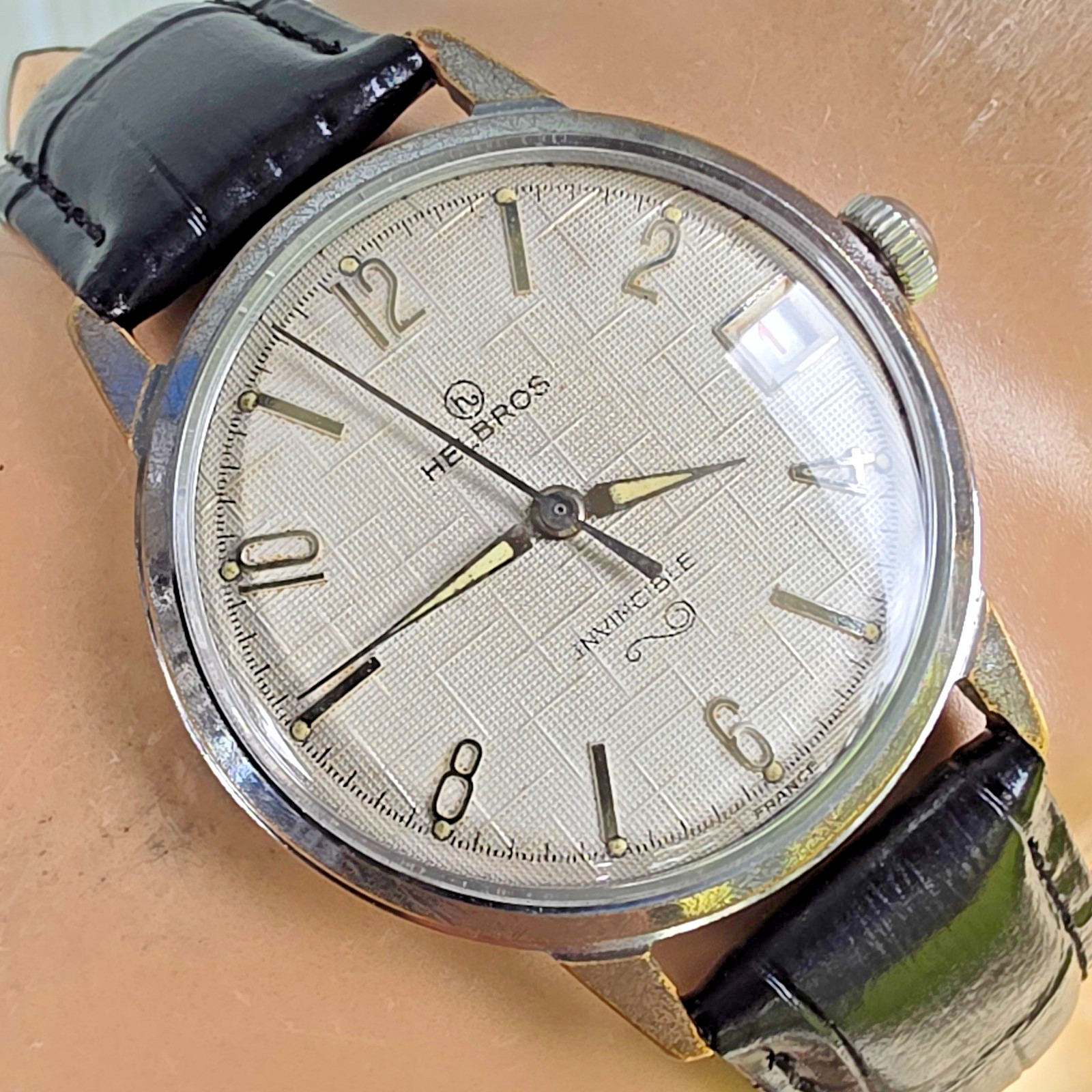 Vintage HELBROS men’s manual wind watch Linen dial with Atr number france 1960s