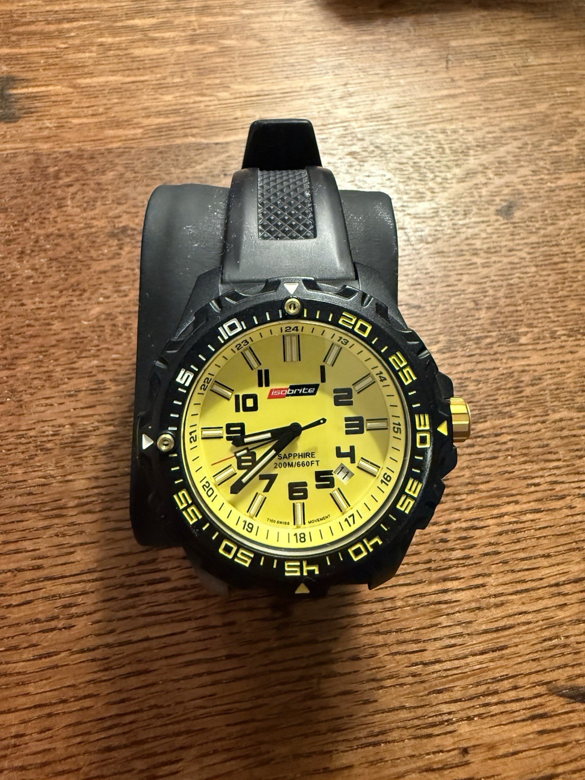 Mens Isobrite Sapphire 200m/660ft Diver Watch. Swiss Mvmt. Works Well & Accurate