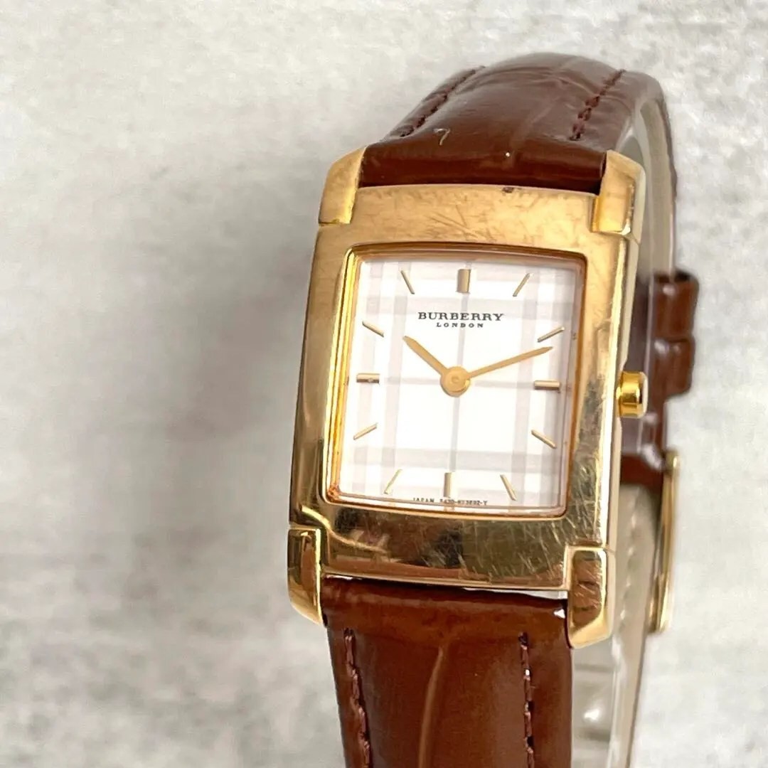 Working Burberry Gold Square Ladies Wristwatch